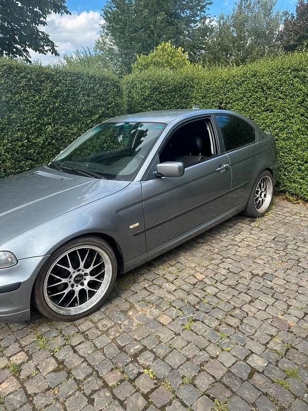 Silber Gebraucht 2003 BMW 318 Compact Sport Line Kleinwagen | 1.200 € (Fairer Preis) - Bild 1/1
