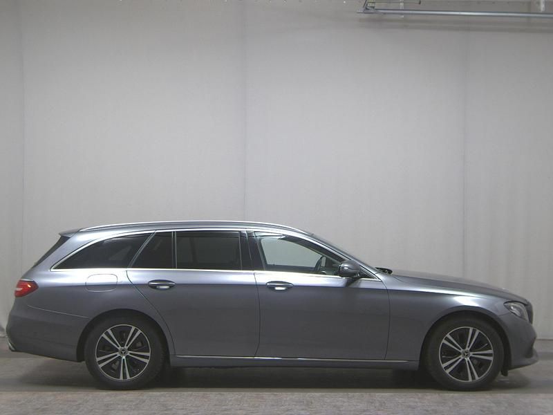 Grau Gebraucht 2018 Mercedes E220 Avantgarde Kombi | 18.490 € (Superpreis) - Bild 1/4