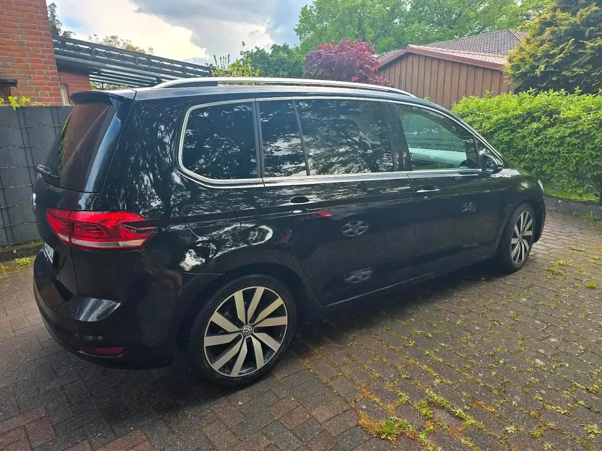 Gebraucht VW Touran Highline 150 PS (110 kW) 2020 Schwarz Van / Kleinbus