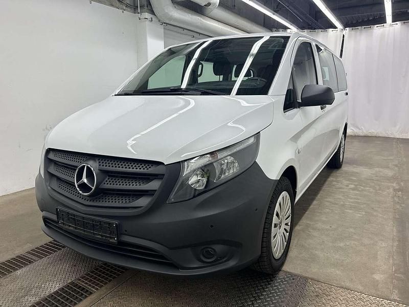 Arktikweiss Gebraucht 2023 Mercedes Vito Van / Kleinbus | 33.490 € (Fairer Preis) - Bild 1/4