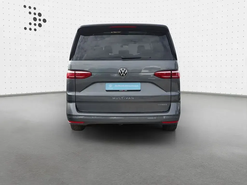 Usado VW Multivan Life 218 HP (160 kW) 2022 Cinzento Monovolume