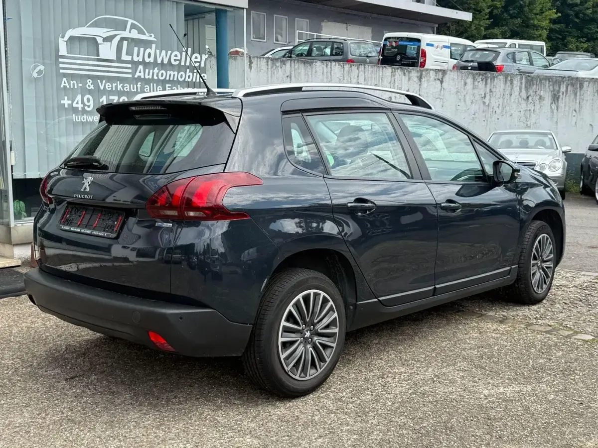 Gebraucht Peugeot 2008 Active 110 PS (80 kW) 2017 Grau SUV
