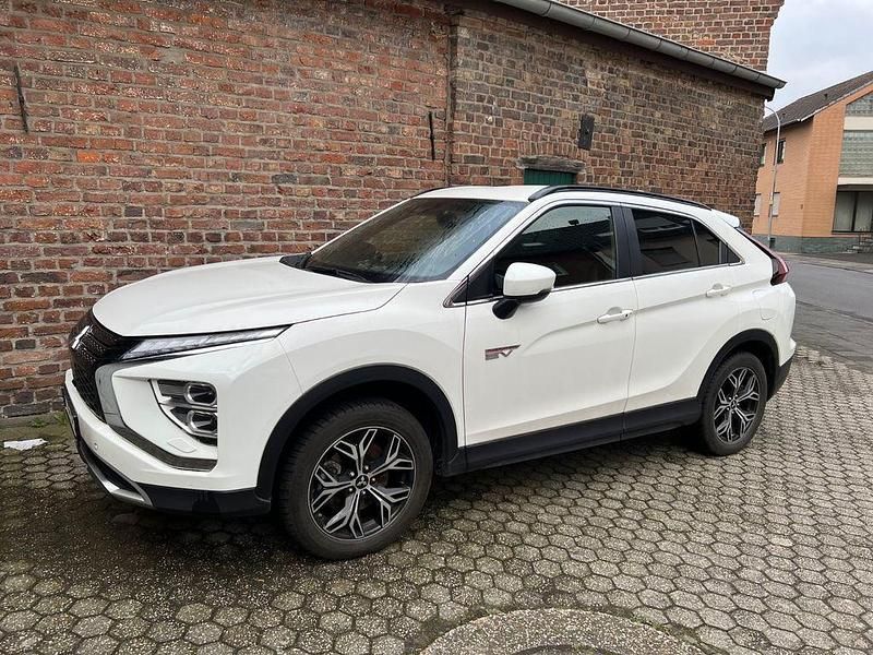 Gebraucht Mitsubishi Eclipse Cross Basis 188 PS (138 kW) 2022 Weiß SUV