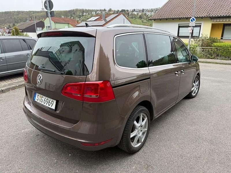 Second-hand VW Sharan 140 CP (102 kW) 2012 Maro Monovolum