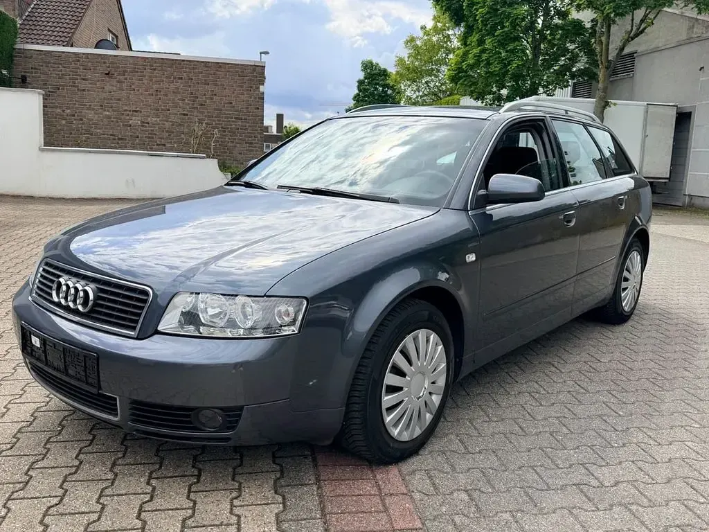 Usata Audi A4 102 CV (75 kW) 2004 Grigio Berlina
