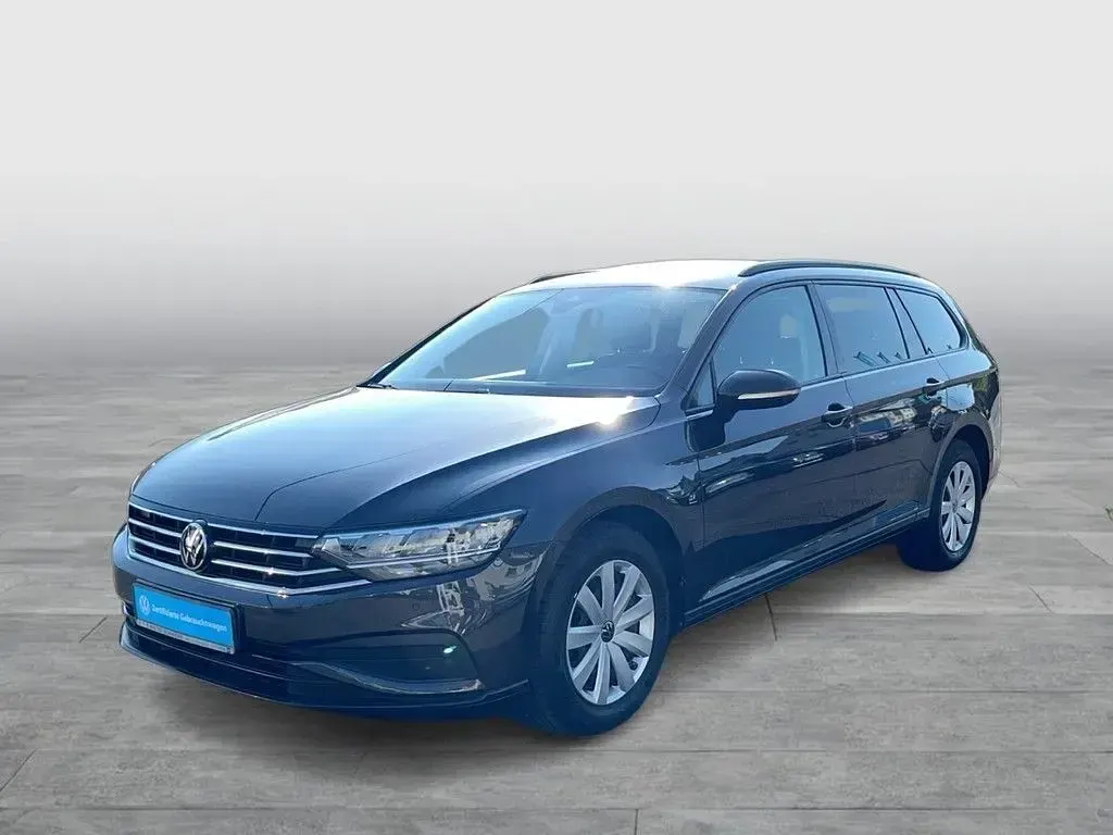 Gebraucht VW Passat Basis 150 PS (110 kW) 2021 Grau Kombi