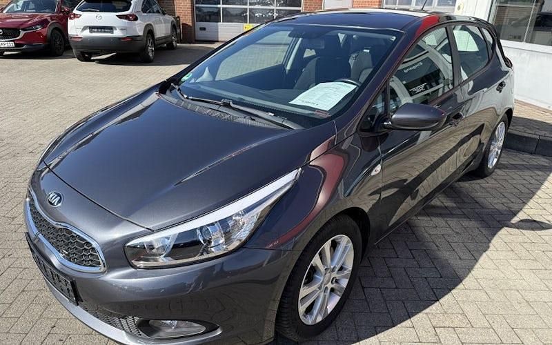 Gebraucht Kia Ceed Vision 100 PS (73 kW) 2015 Grau Kleinwagen