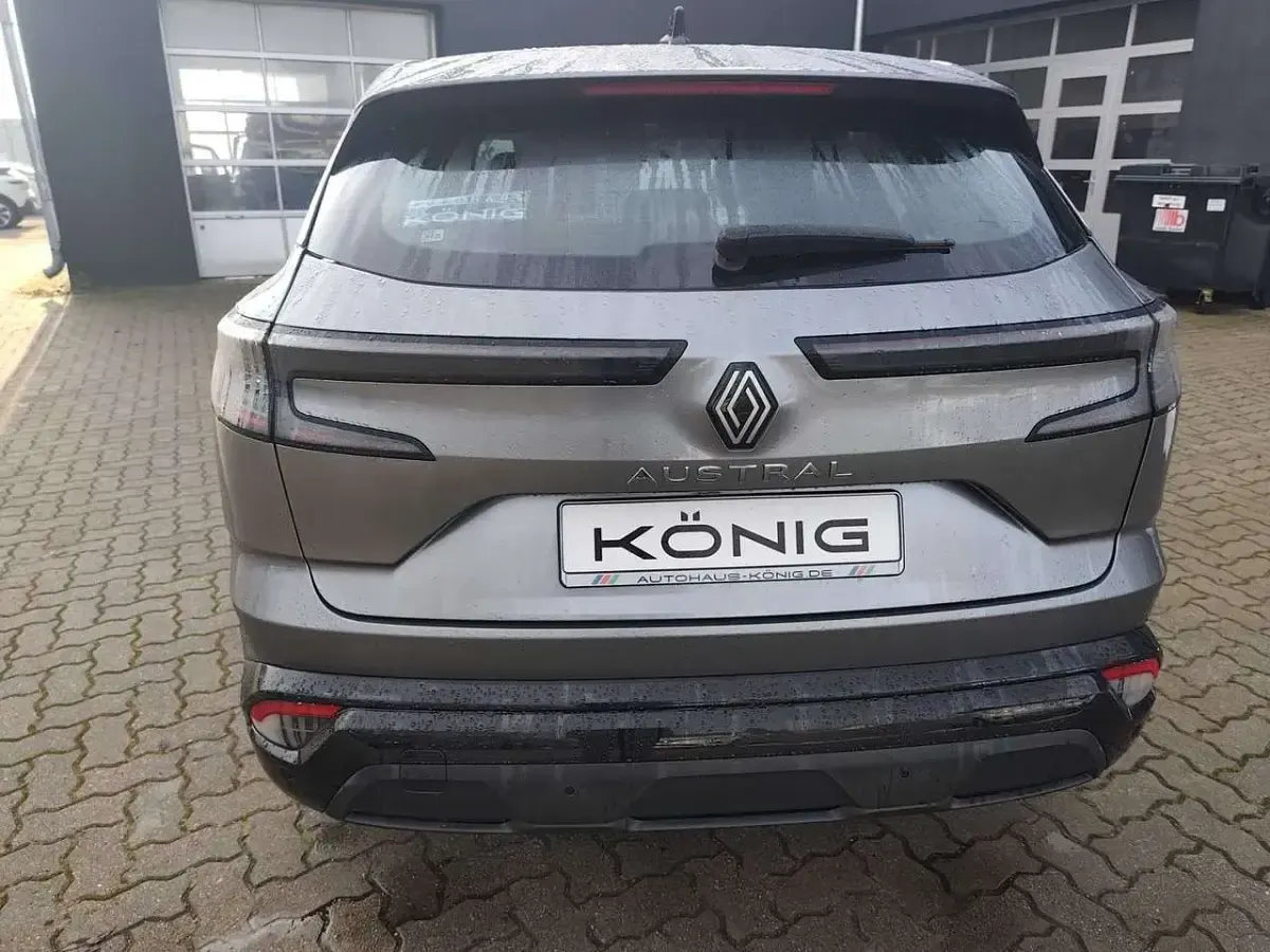 Usata Renault Austral Evolution 158 CV (116 kW) 2024 Metalliclackierung dolomitgr SUV