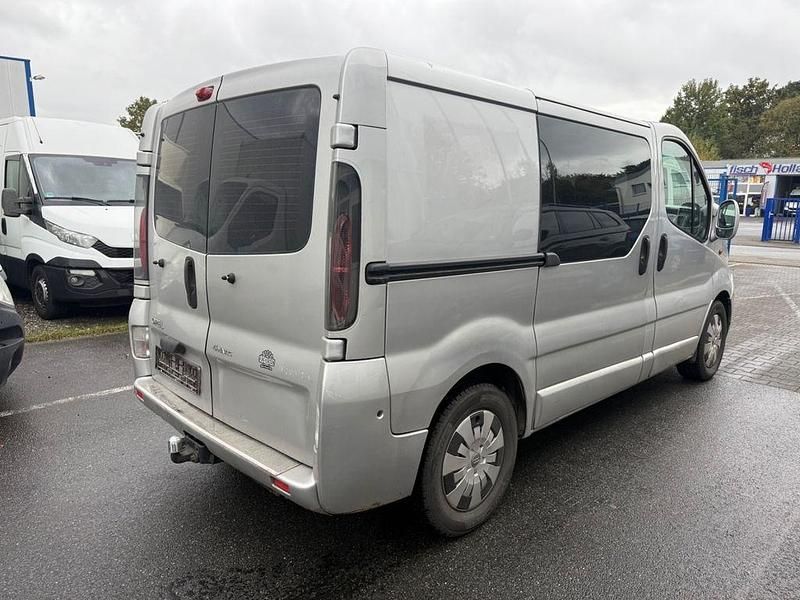 Gebraucht Opel Vivaro 135 PS (99 kW) 2006 Silber Van / Kleinbus