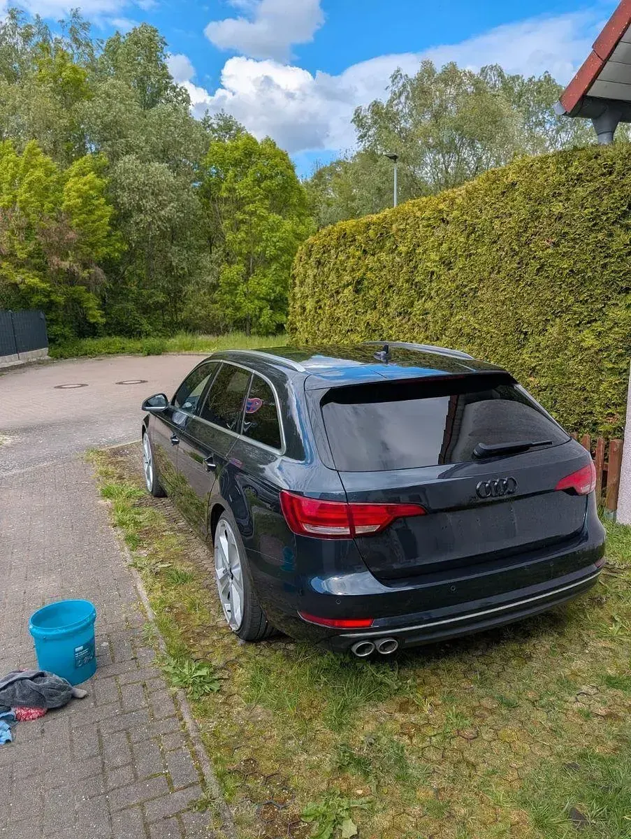 Gebraucht Audi A4 Design 218 PS (160 kW) 2016 Blau Kombi