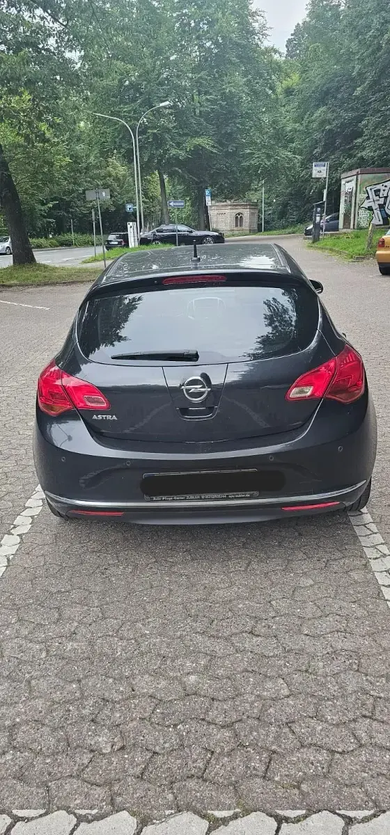 Gebraucht Opel Astra 120 PS (88 kW) 2012 Schwarz Kleinwagen