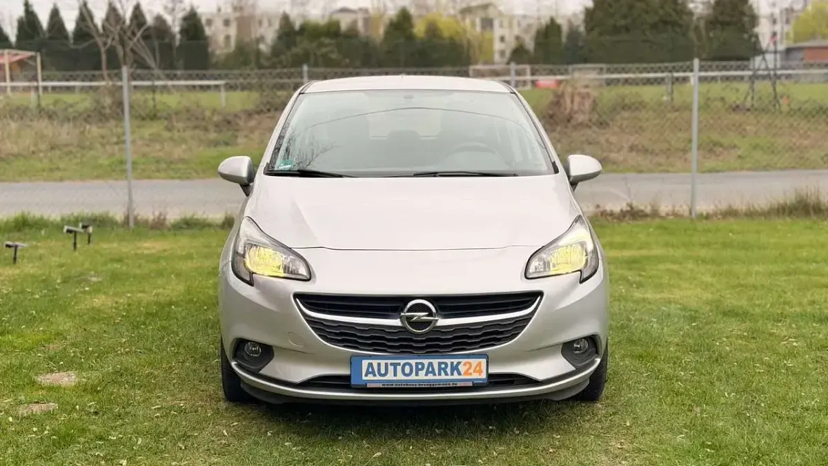 Używany Opel Corsa Edition 101 KM (74 kW) 2018 Srebrny Hatchback