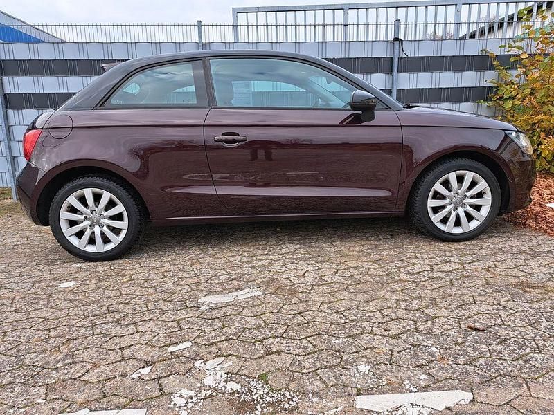 Gebraucht Audi A1 Ambition 90 PS (66 kW) 2012 Violett Kleinwagen
