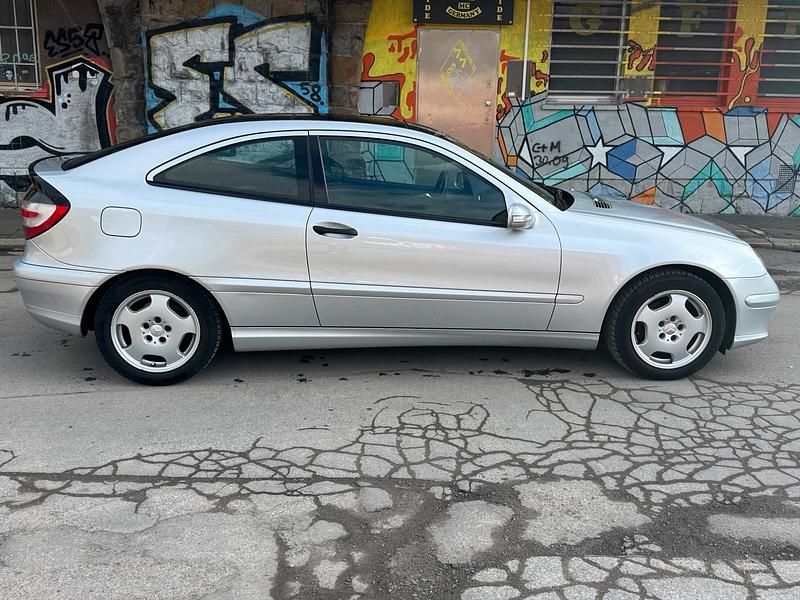 Gebraucht Mercedes C180 143 PS (105 kW) 2004 Silber Coupé