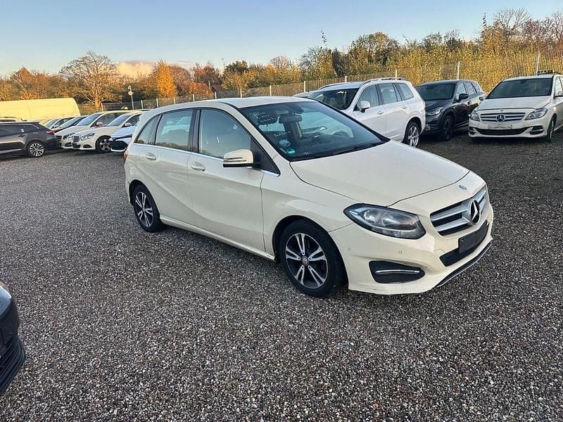 Gebraucht Mercedes B180 109 PS (80 kW) 2016 Beige Van / Kleinbus