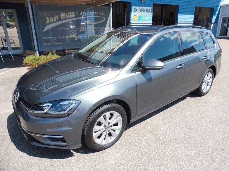 Grau Gebraucht 2018 VW Golf VII Comfortline Kombi | 17.940 € (Fairer Preis) - Bild 1/4