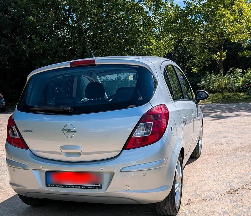 Gebraucht Opel Corsa Innovation 87 PS (63 kW) 2010 Silber Kleinwagen