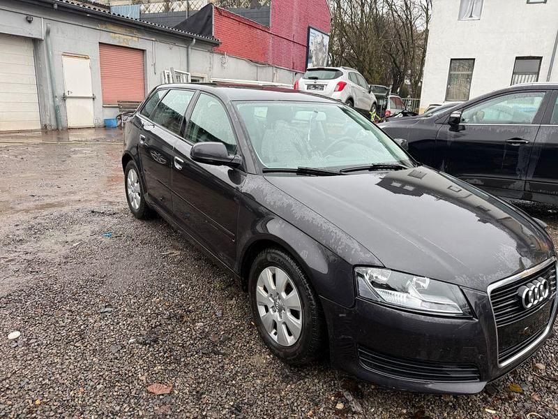 Gebraucht Audi A3 Ambiente 105 PS (77 kW) 2011 Grau Kleinwagen