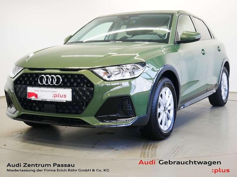 Distriktgrün metallic Gebraucht 2024 Audi A1 Ambiente Kleinwagen | 23.900 € (Guter Preis) - Bild 1/4