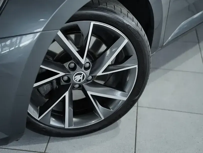 Gebraucht Skoda Superb SportLine 281 PS (206 kW) 2017 Grau Kombi