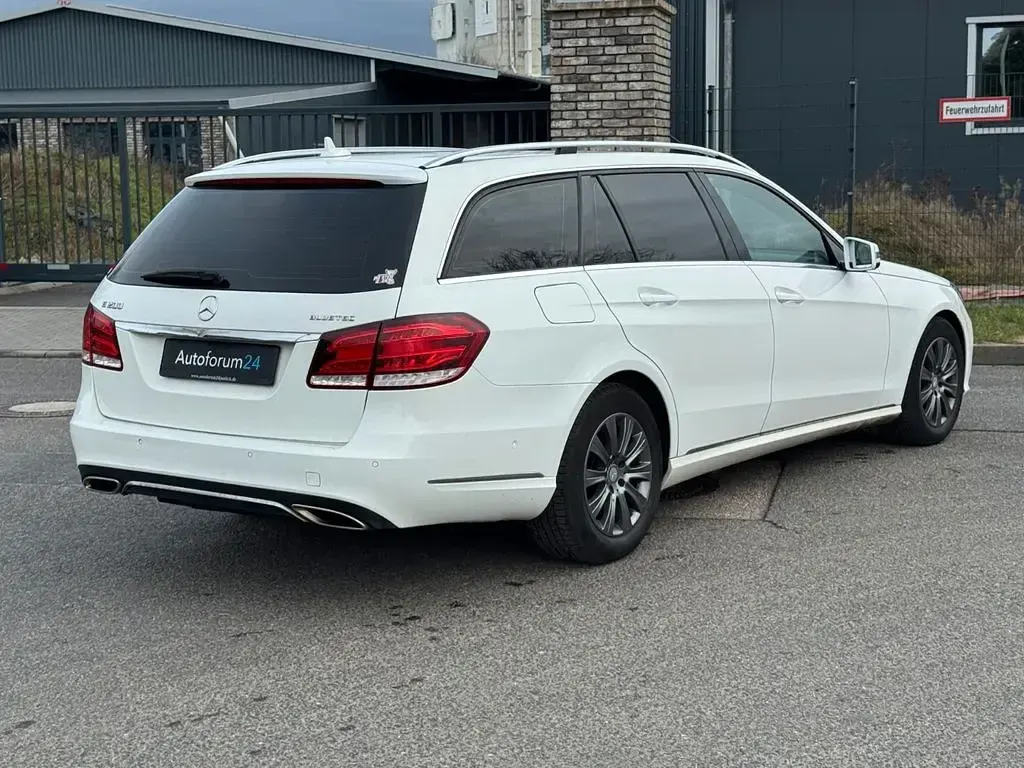 Gebraucht Mercedes E200 136 PS (100 kW) 2016 Weiß Kombi
