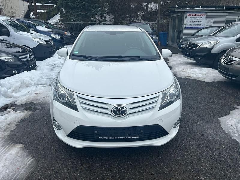 Gebraucht Toyota Avensis Life 147 PS (108 kW) 2013 Weiß Kombi