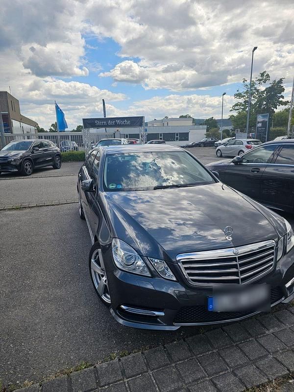 Gebraucht Mercedes E200 Avantgarde 184 PS (135 kW) 2013 Grau Limousine