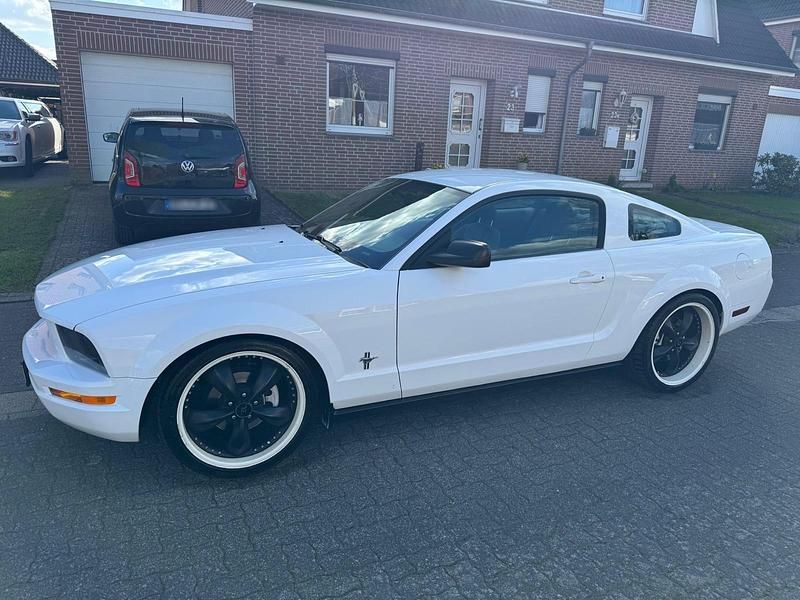 Gebraucht Ford Mustang 220 PS (161 kW) 2005 Weiß Coupé