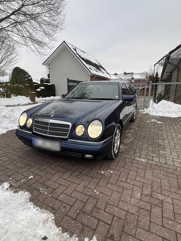 Gebraucht Mercedes E320 210 PS (154 kW) 1998 Blau Limousine