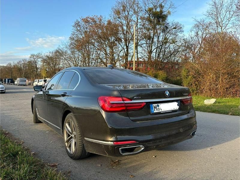 Gebraucht BMW 730 265 PS (194 kW) 2016 Braun Limousine