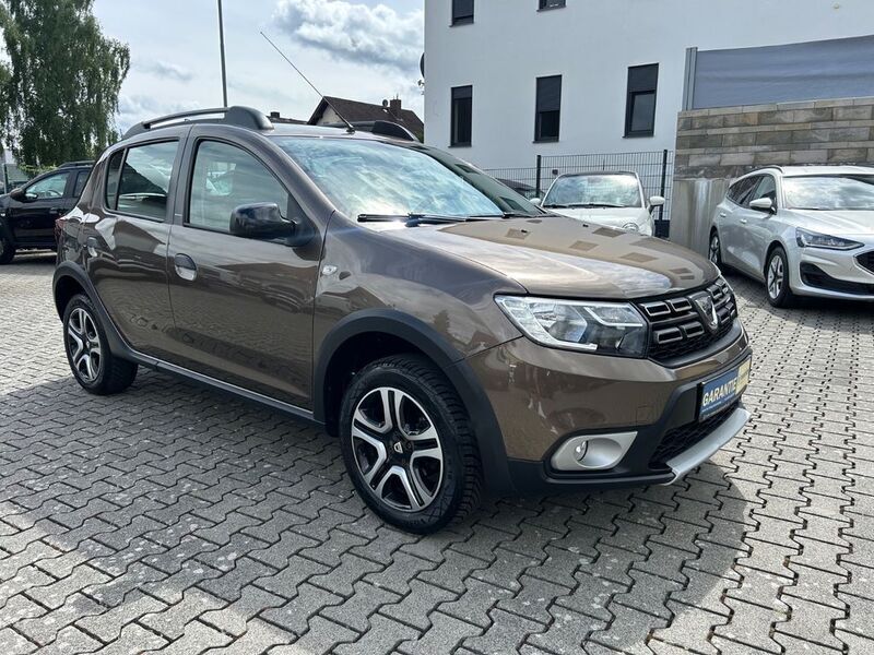 Gebraucht Dacia Sandero Celebration 90 PS (66 kW) 2019 Braun Kleinwagen