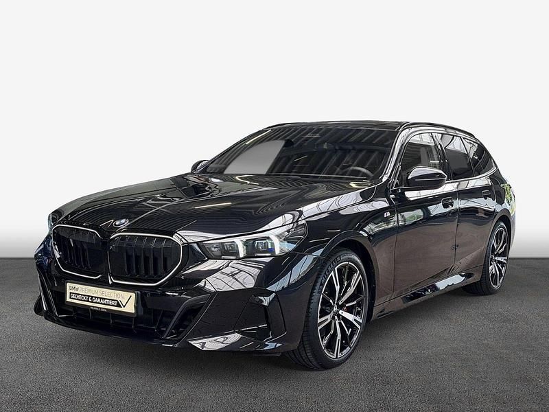 Schwarz Gebraucht 2024 BMW 520 Shadowline Kombi | 58.711 € (Fairer Preis) - Bild 1/4