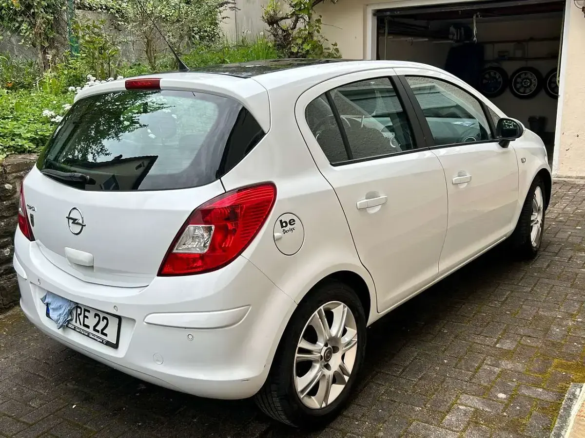 Gebraucht Opel Corsa Selection 87 PS (63 kW) 2010 Weiß Kleinwagen