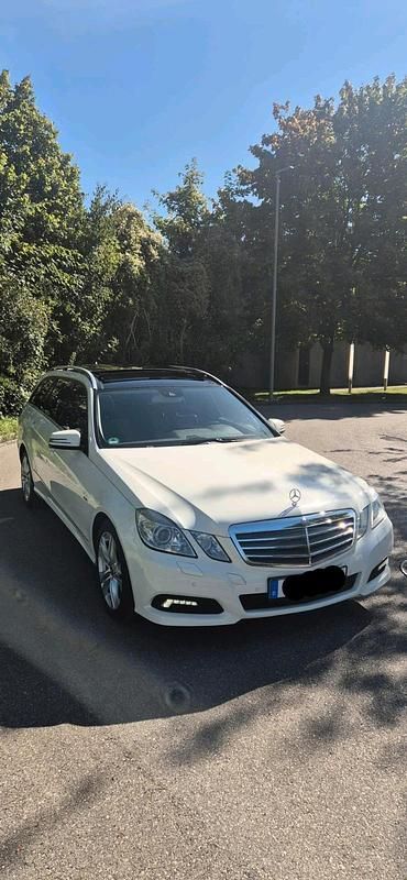 Weiß Gebraucht 2010 Mercedes E350 Avantgarde Kombi | 9.690 € (Fairer Preis) - Bild 1/4