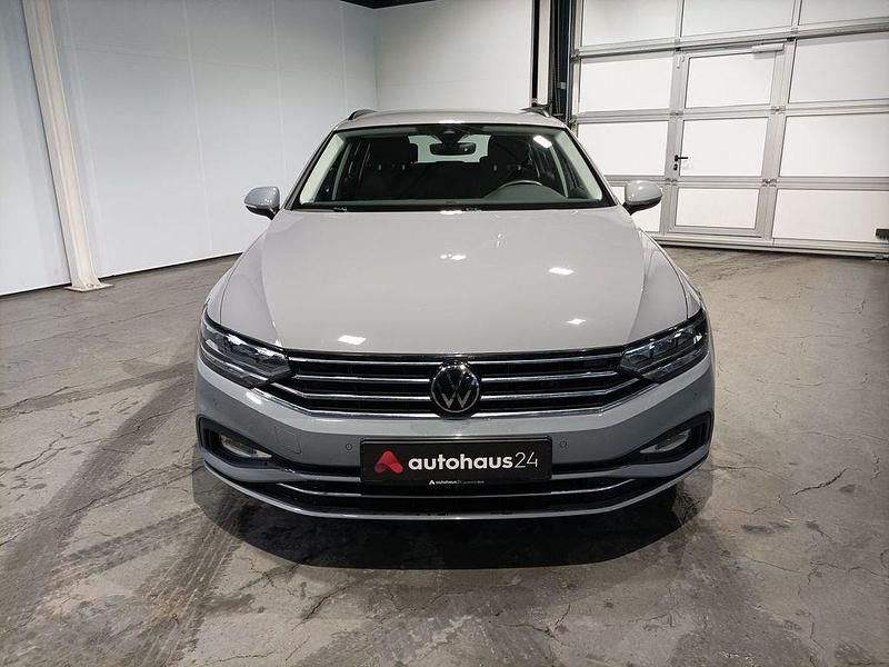 Gebraucht VW Passat Business 150 PS (110 kW) 2023 Grau Kombi