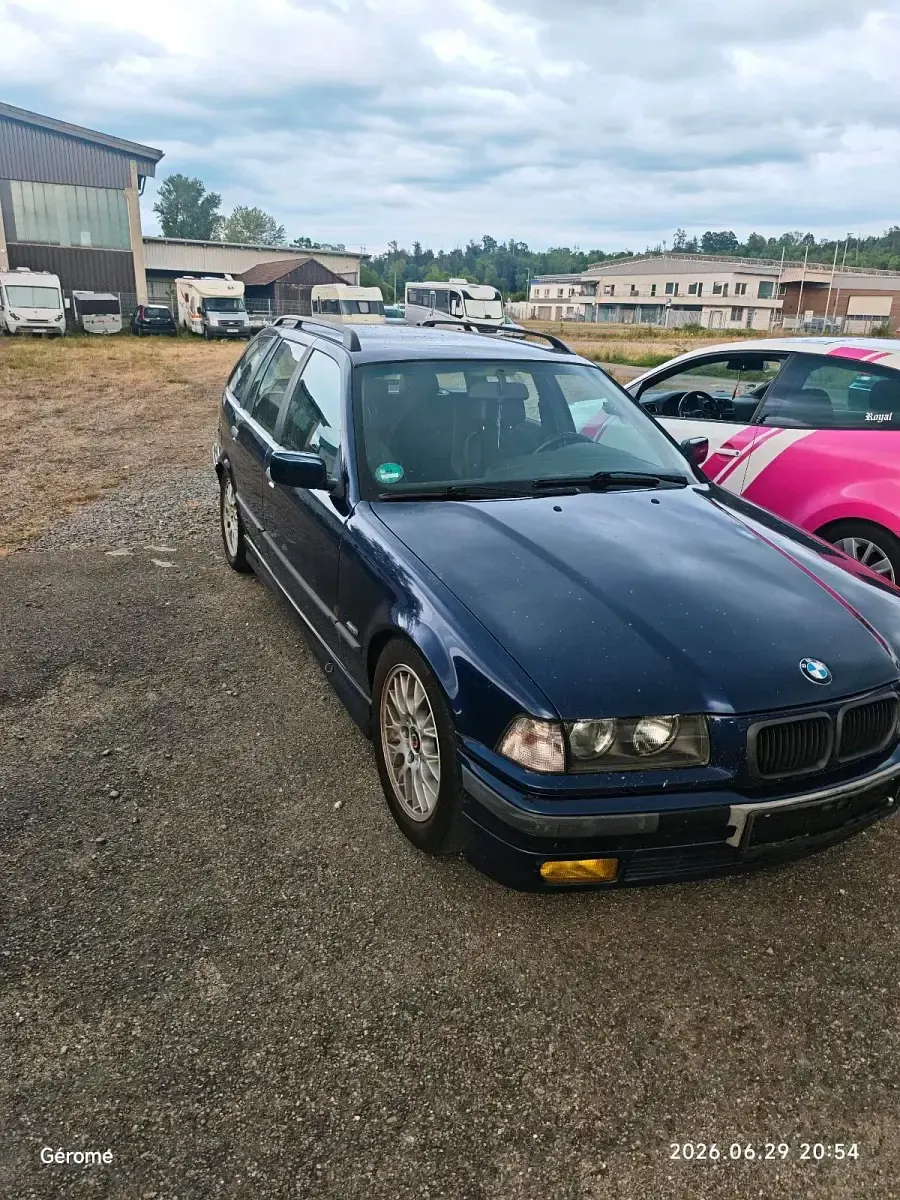 Gebraucht BMW 318 116 PS (85 kW) 1997 Blau Kombi