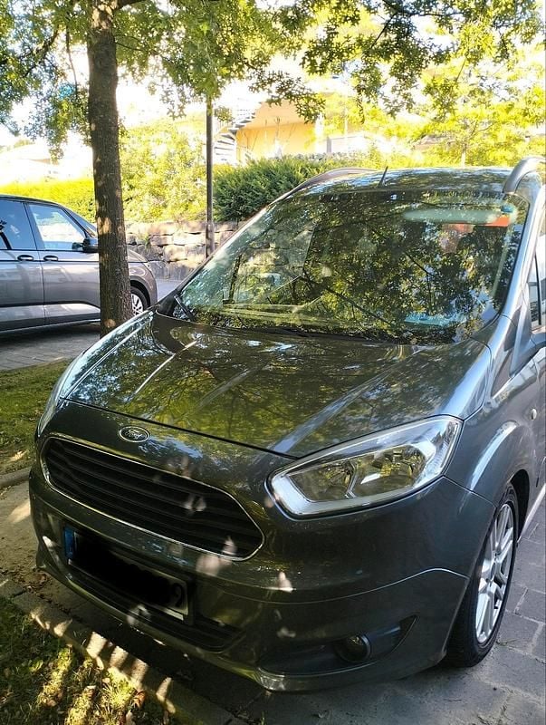 Grau Gebraucht 2017 Ford Tourneo Courier Van / Kleinbus | 12.000 € (Etwas zu teuer) - Bild 1/4