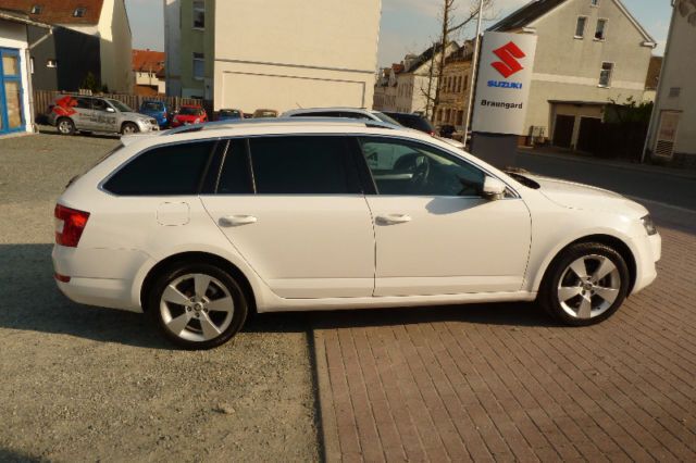 Gebraucht Skoda Octavia Elegance 140 PS (102 kW) 2013 Weiß metallic Kombi
