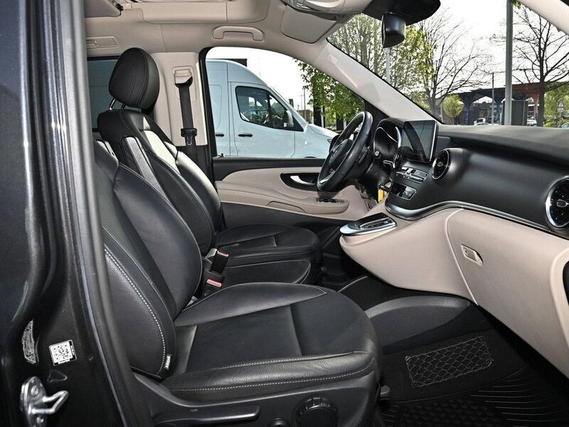 Gebraucht Mercedes V300 AMG 239 PS (175 kW) 2021 Grau / graphitgrau Van / Kleinbus