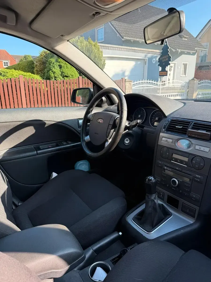 Gebraucht Ford Mondeo 125 PS (91 kW) 2003 Silber Limousine