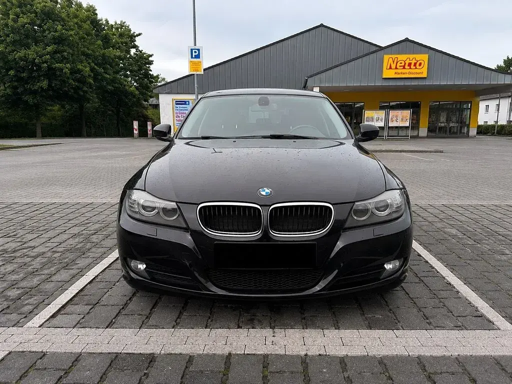 Gebraucht BMW 320 Sport Line 184 PS (135 kW) 2011 Schwarz Kombi