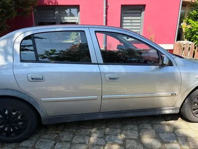 Gebraucht Opel Astra 101 PS (74 kW) 2004 Silber Limousine