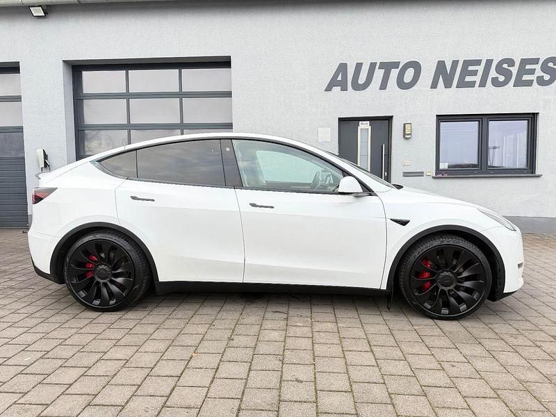 Weiß Gebraucht 2022 Tesla Model Y Performance SUV | 30.950 € (Guter Preis) - Bild 1/4