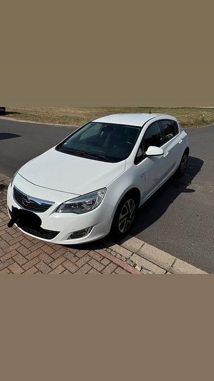 Gebraucht Opel Astra Design Edition 120 PS (88 kW) 2011 Weiß Limousine