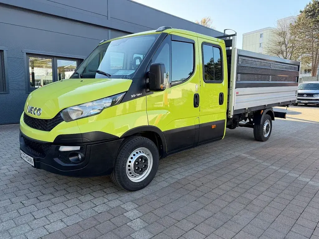 Usata Iveco Daily 106 CV (77 kW) 2015 Verde Berlina