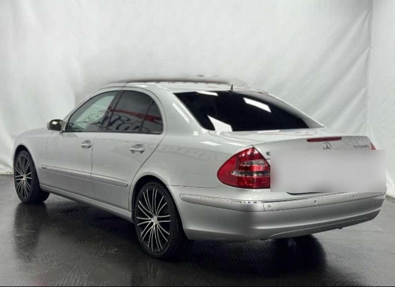 Second-hand Mercedes E200 163 CP (119 kW) 2004 Argintiu Berlinǎ