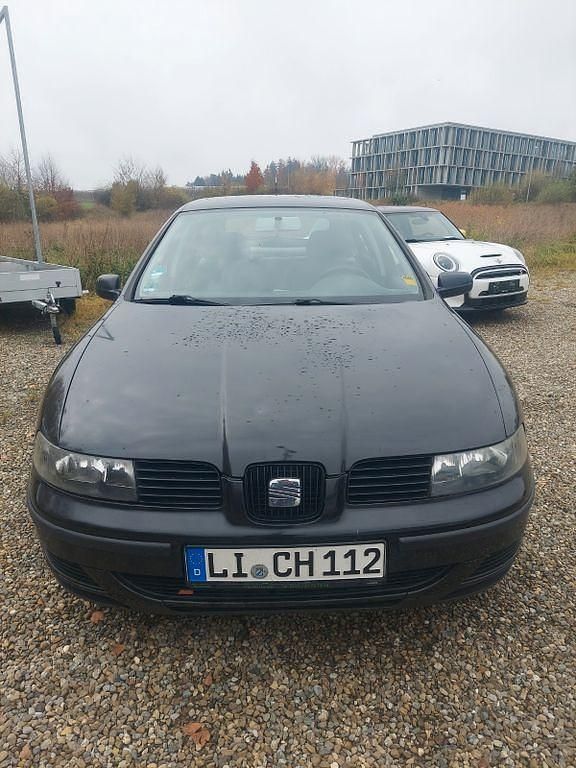 Schwarz Gebraucht 2003 Seat Leon Stella Limousine | 950 € (Guter Preis) - Bild 1/4
