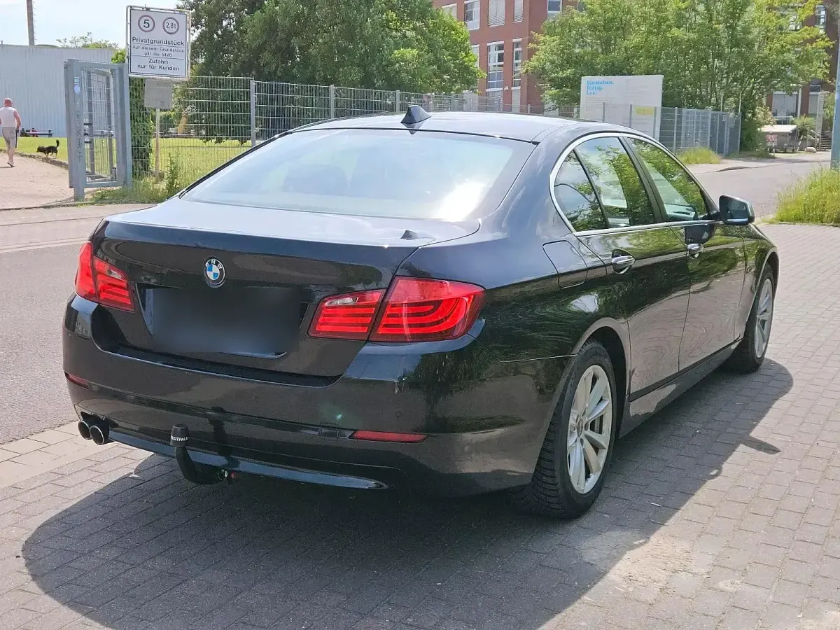 Gebraucht BMW 530 245 PS (180 kW) 2011 Schwarz Limousine