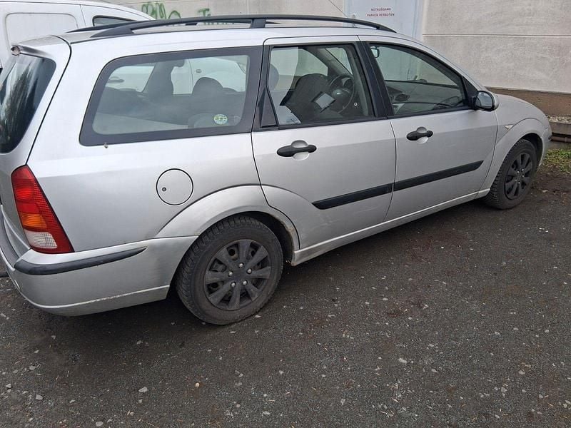 Gebraucht Ford Focus Ambiente 101 PS (74 kW) 2004 Silber Kombi