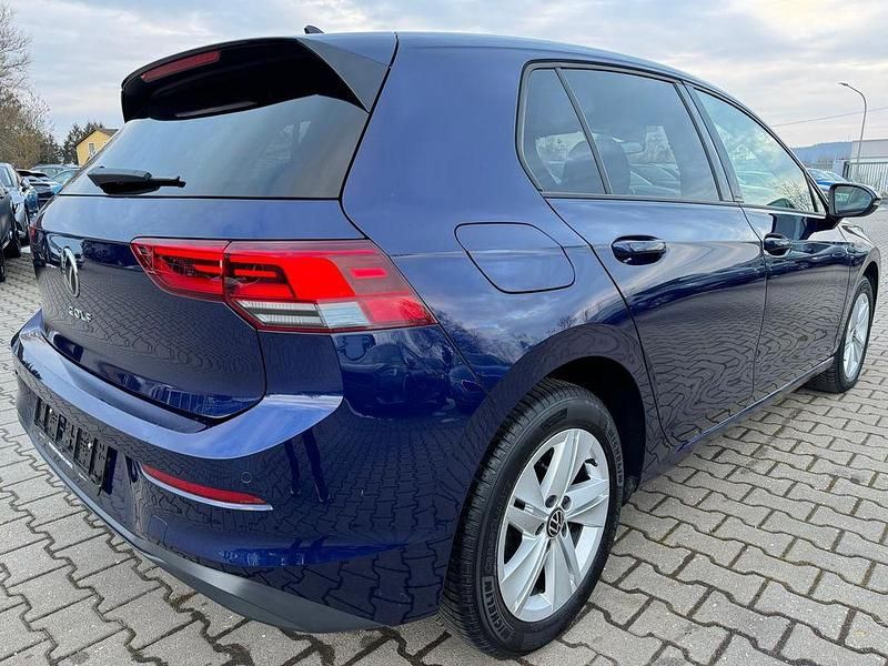 Gebraucht VW Golf VIII Life 116 PS (85 kW) 2024 Blau Limousine